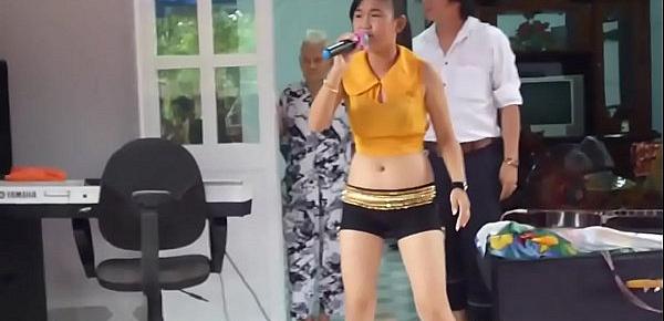 Vietnam Sexy girl dancing at Wedding